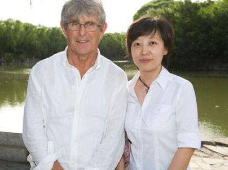 结业前的最后一堂哲学课，20论理学生被逼介入思惟尝试。他们由班房跳进核辐射大难现场，若未能在防浮泛争一席位，器官将瞬即被辐射尘贯串，疾苦致死。但是，防浮泛内的氧气及食品只够10人存活一年。哲学生以抽签决议身份和技术。为延续人类命根子，他们需应用哲学逻辑，公然咨询并举手投票，选出10位最有价值的人物住进防浮泛。伶俐人比大好人有资历留低？工程师的价值比诗人主要？一票延续一命，要牺牲谁往成绩社会？